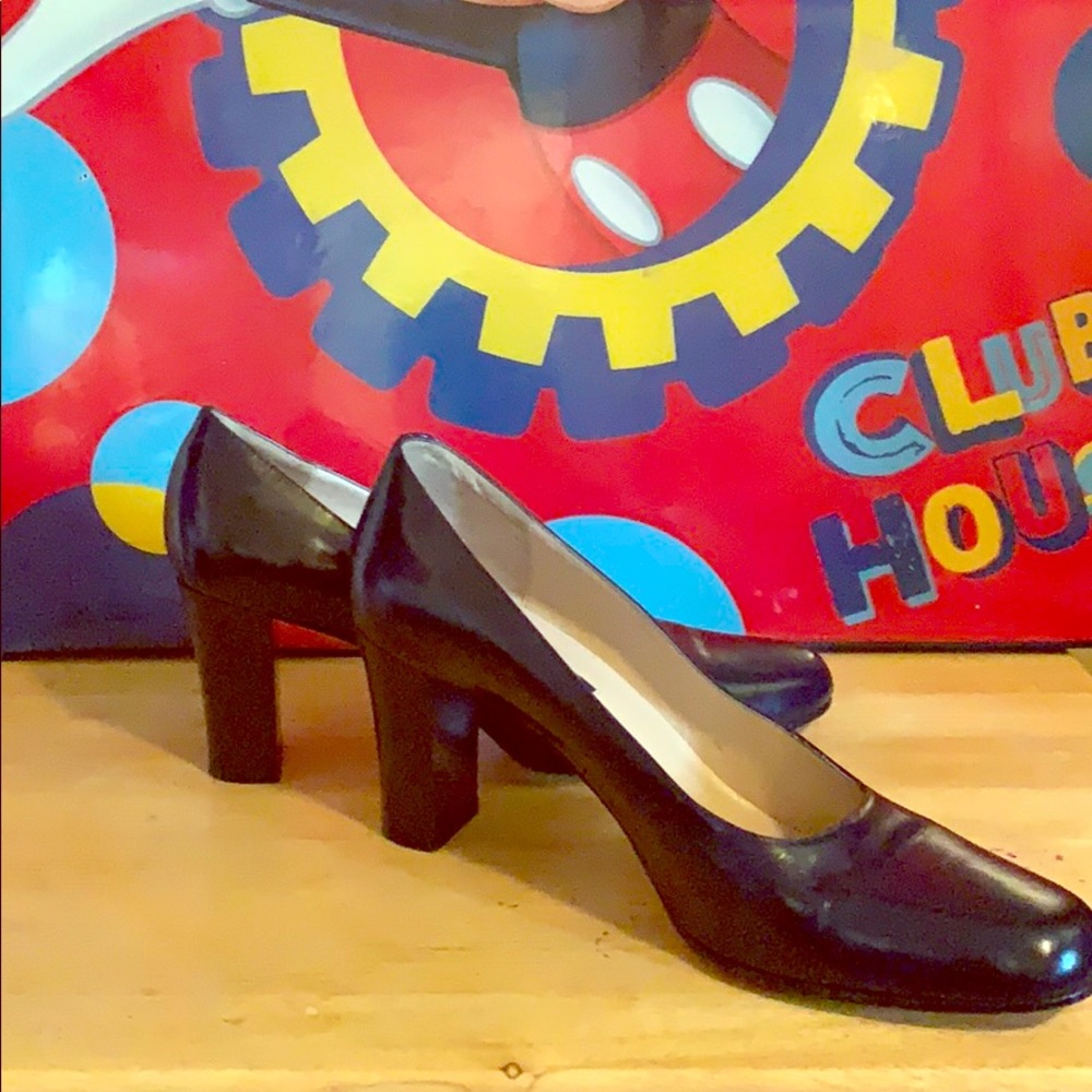 Blue work pumps
